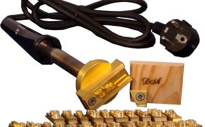 Marque à chaud pour bois avec initiales cursives